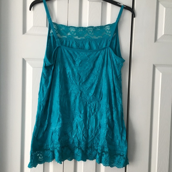 Maurice’s Turquoise Crinkled Tank size 2 (20/22) - Picture 2 of 8